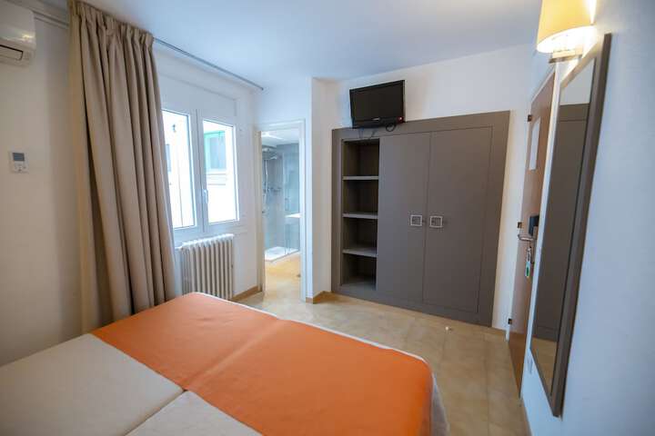 Room 34 of 81