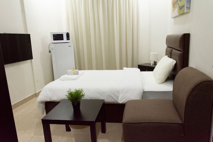 Room 9 of 33