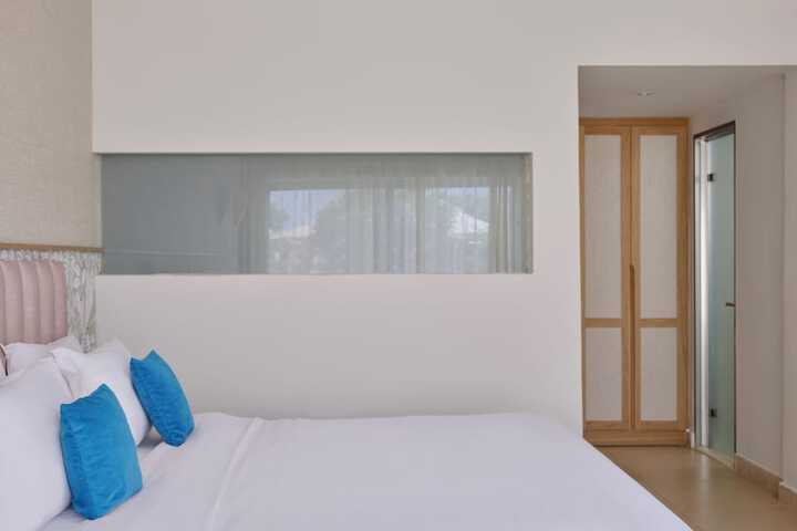 Room 14 of 110