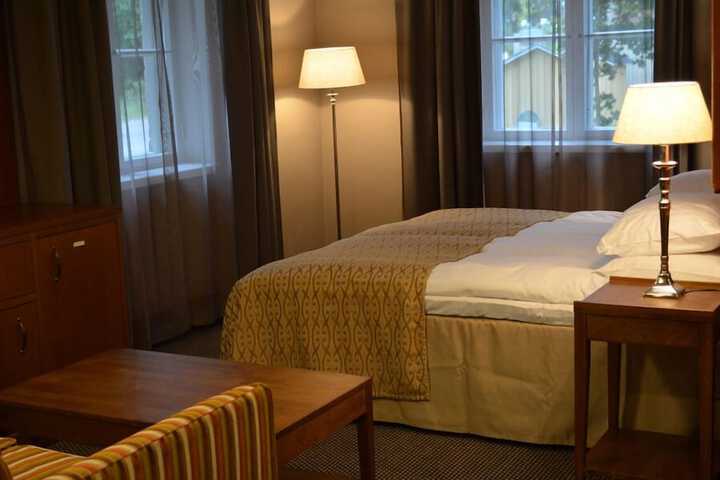 Room 4 of 48