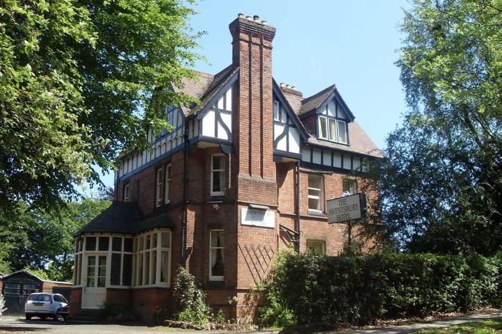 AWENTSBURY HOTEL