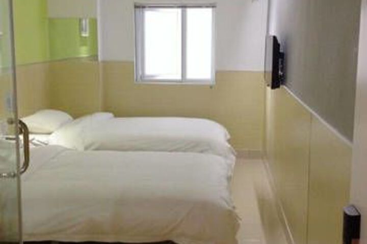 Room 9 of 10