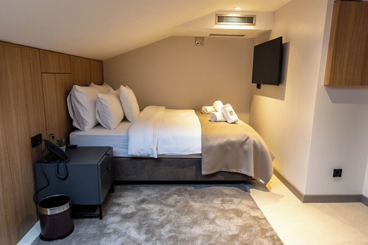 Room 60 of 80