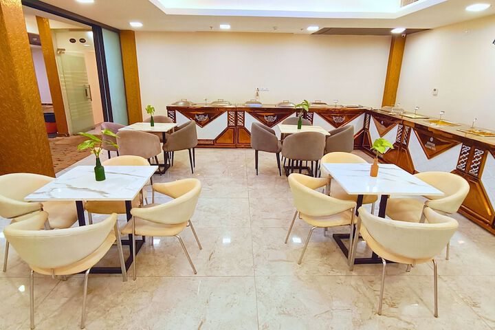 Dining 74 of 95
