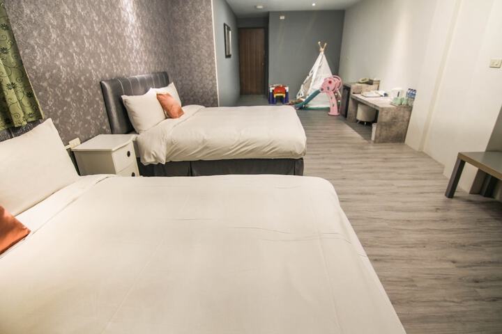 Room 15 of 48