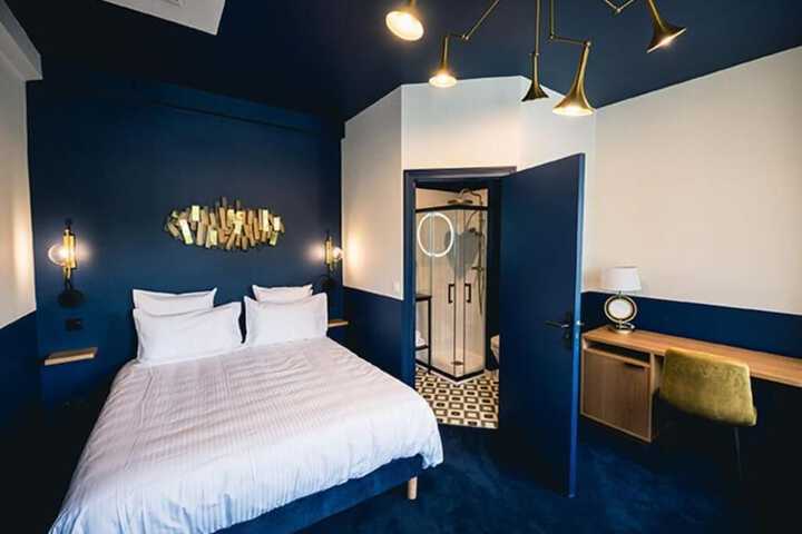 Room 11 of 32
