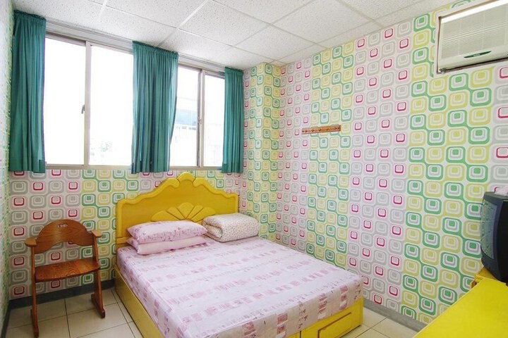 Room 8 of 13