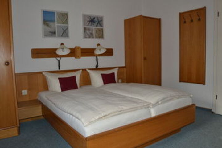 Room 4 of 7