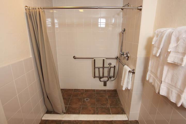 Room 10 of 77