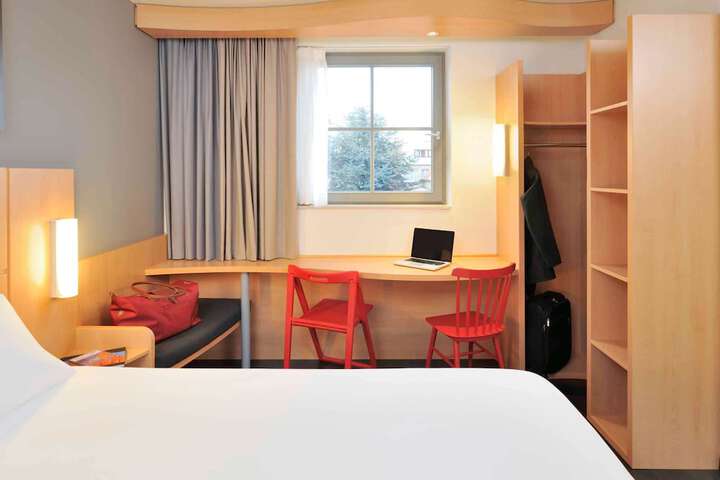 Room 4 of 72