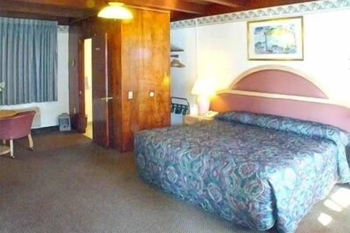 Room 4 of 4