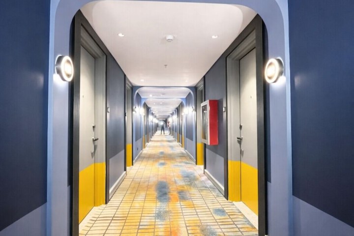 Ballroom/Hall 28 of 32