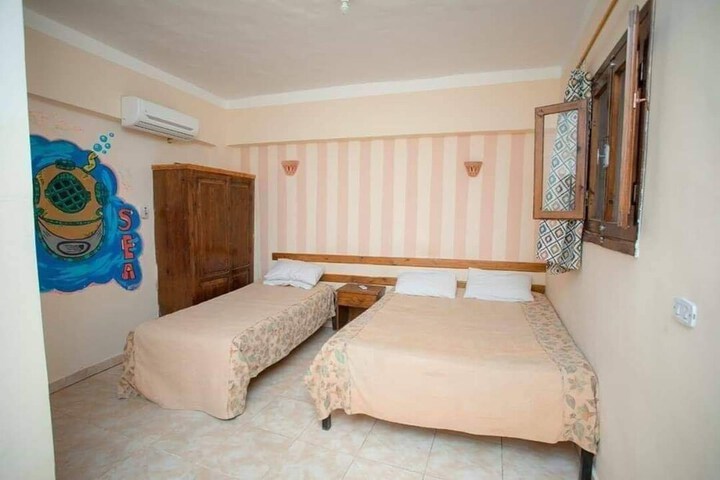 Room 4 of 6