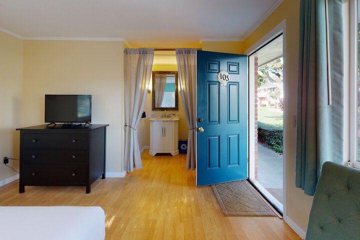 Room 6 of 85