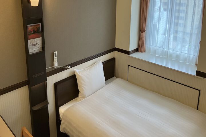 Room 4 of 38