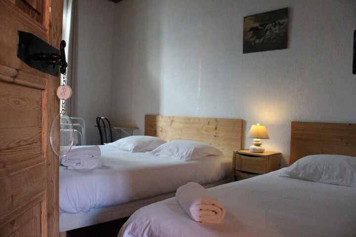 Room 13 of 33