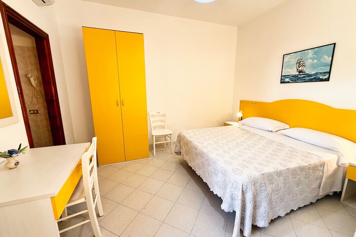 Room 12 of 65