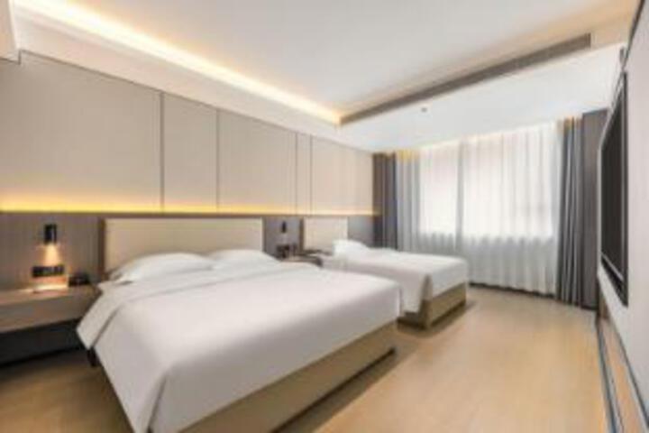 Room 8 of 9