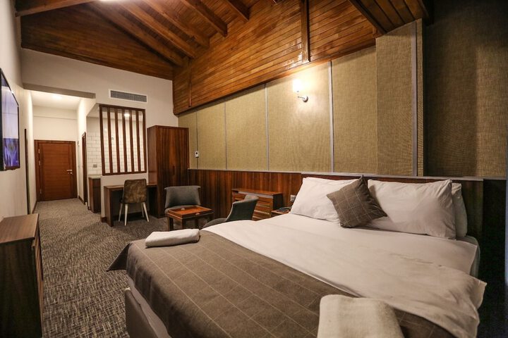 Room 5 of 40