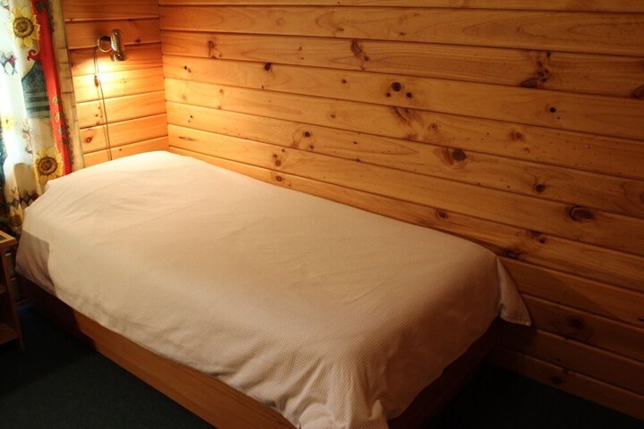 Room 3 of 63