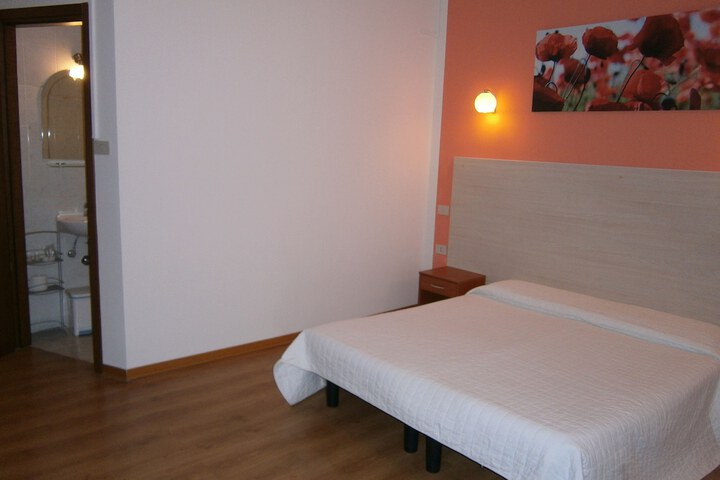 Room 15 of 36