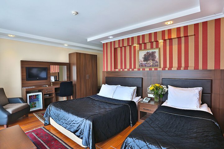 Room 10 of 37