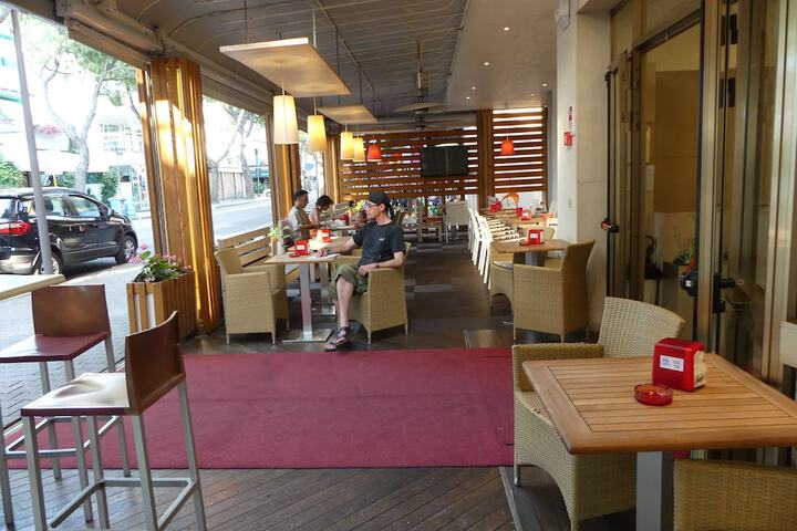 Lounge 42 of 45