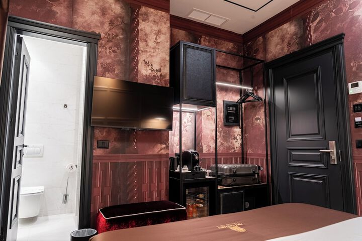 Room 32 of 82