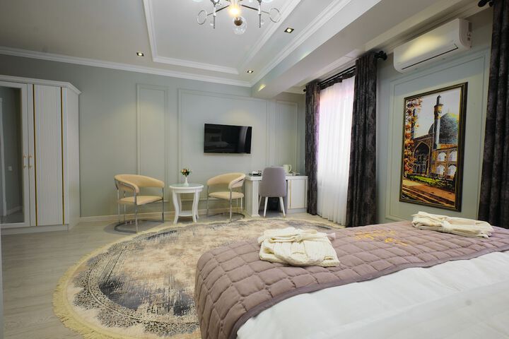 Room 28 of 68