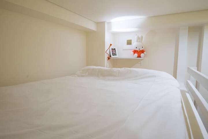 Room 9 of 80
