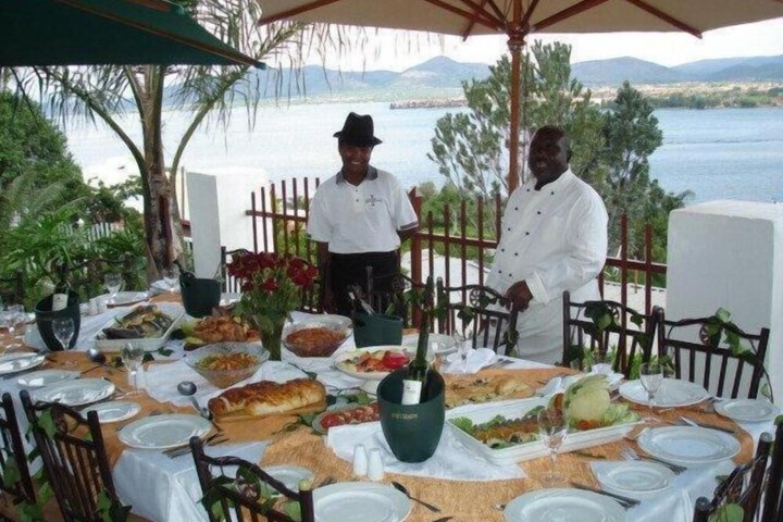Dining 40 of 52
