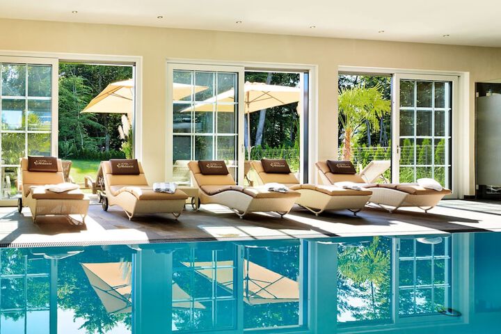 Hotel with Pool