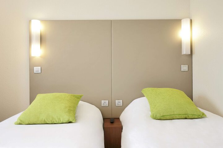 Room 12 of 36