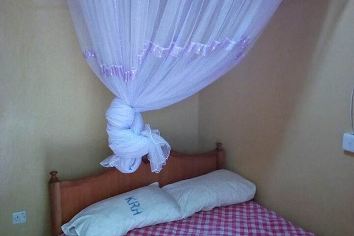 Room 8 of 16