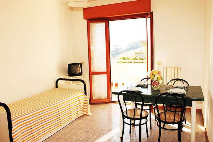 Room 4 of 17