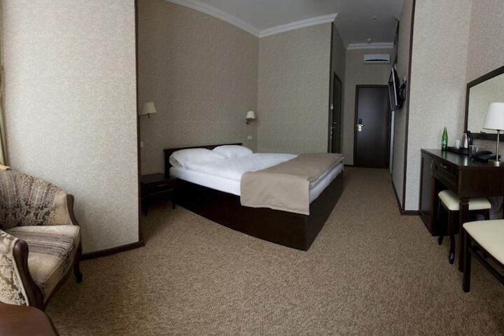 Room 17 of 38