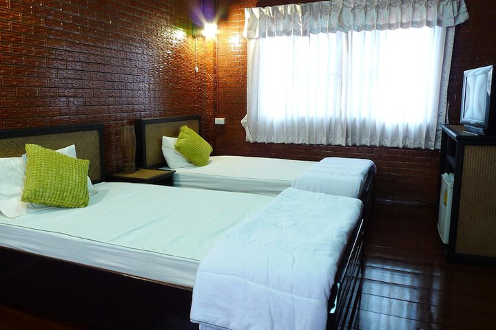 Room 12 of 32