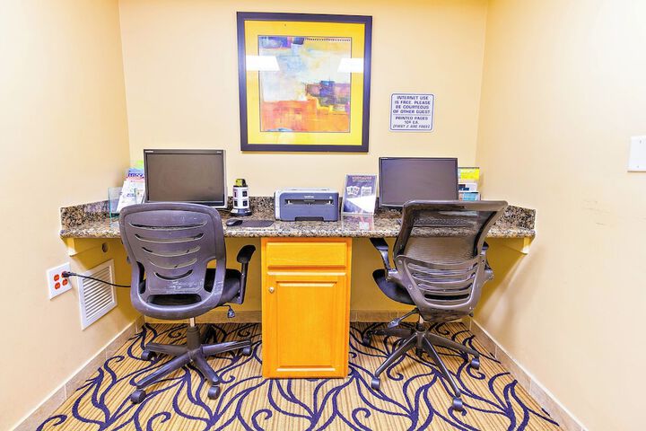 Business Center 17 of 20
