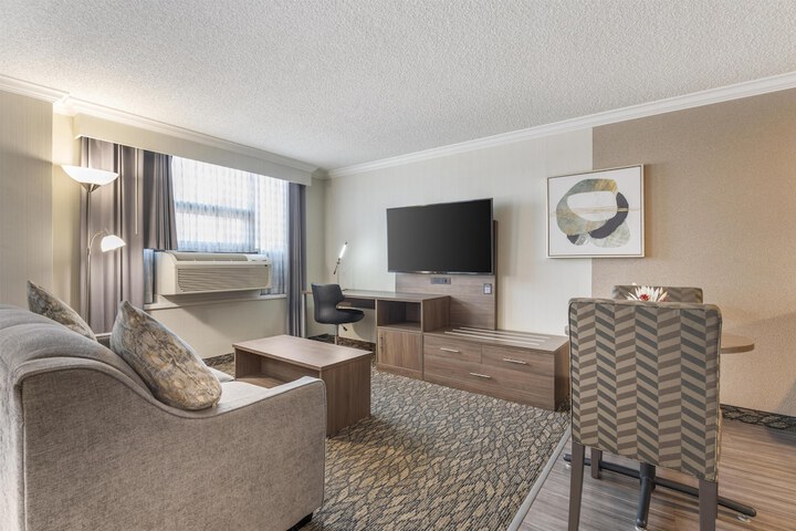Room 15 of 48