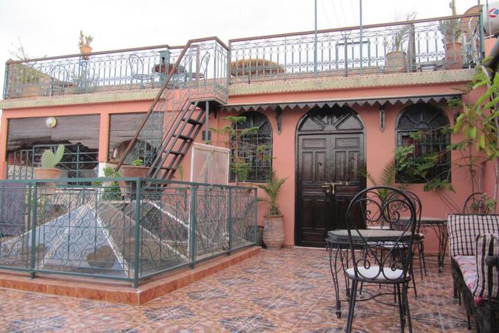 Exterior of Sindi Sud
