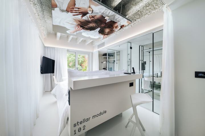 Room 4 of 42