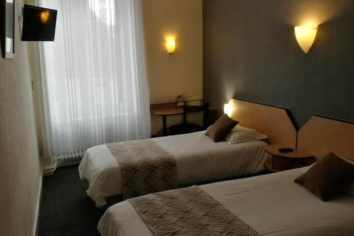Room 1 of 33