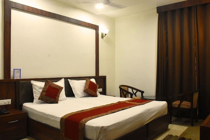Room 13 of 31