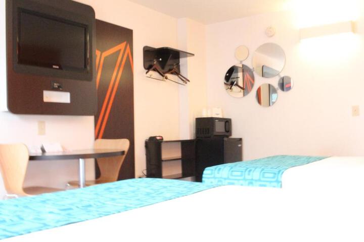 1 Queen Bed (1 of 11)