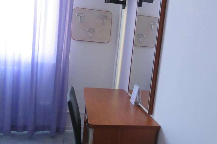 Room 16 of 38