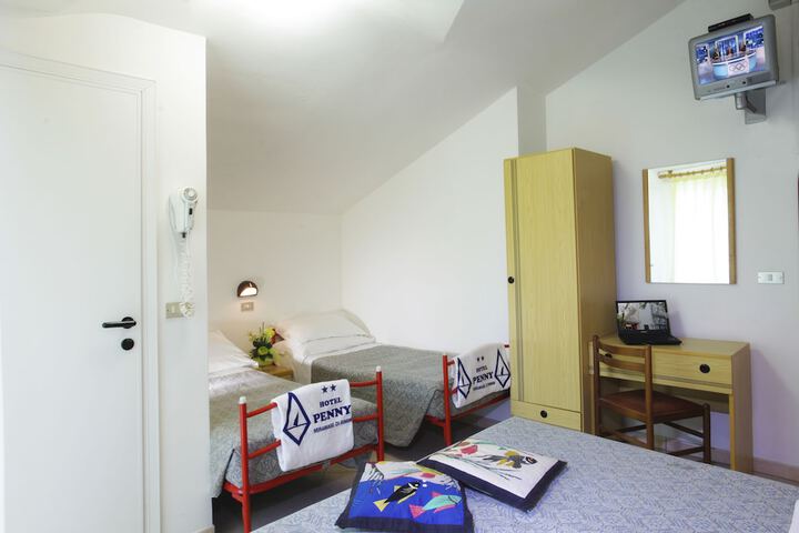 Room 6 of 45