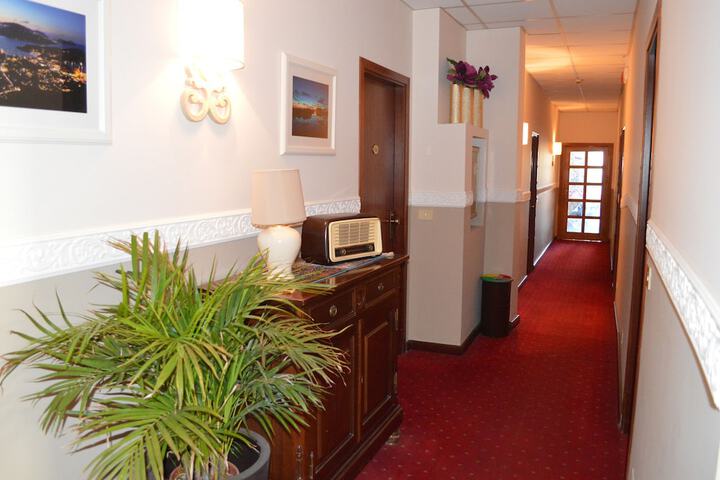 Ballroom/Hall 35 of 50