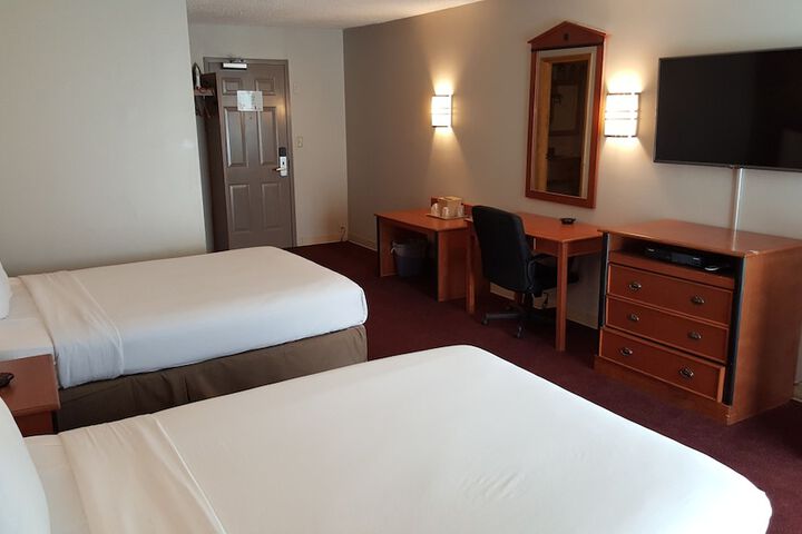 1 Queen Bed (4 of 16)