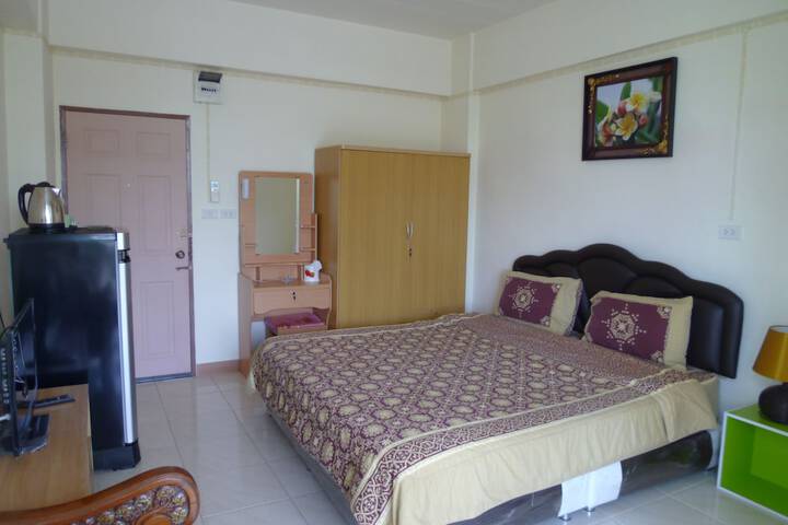 Room 6 of 99