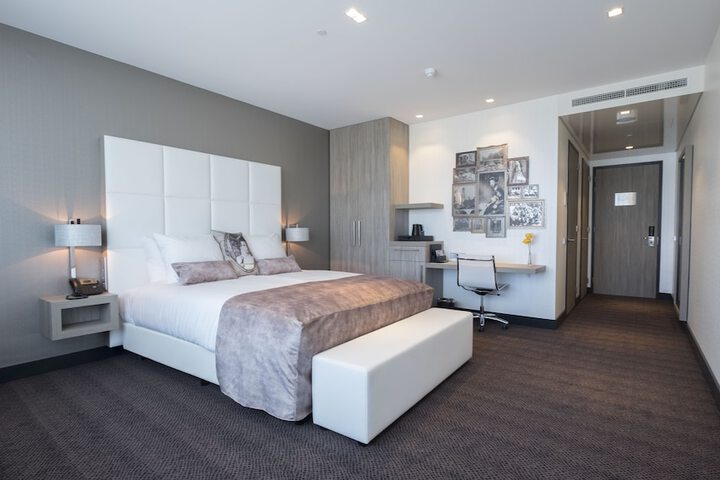 Room 4 of 76